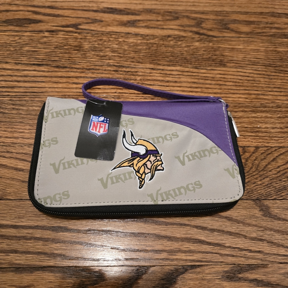 NWT NFL Vikings Purple and Gray Clutch